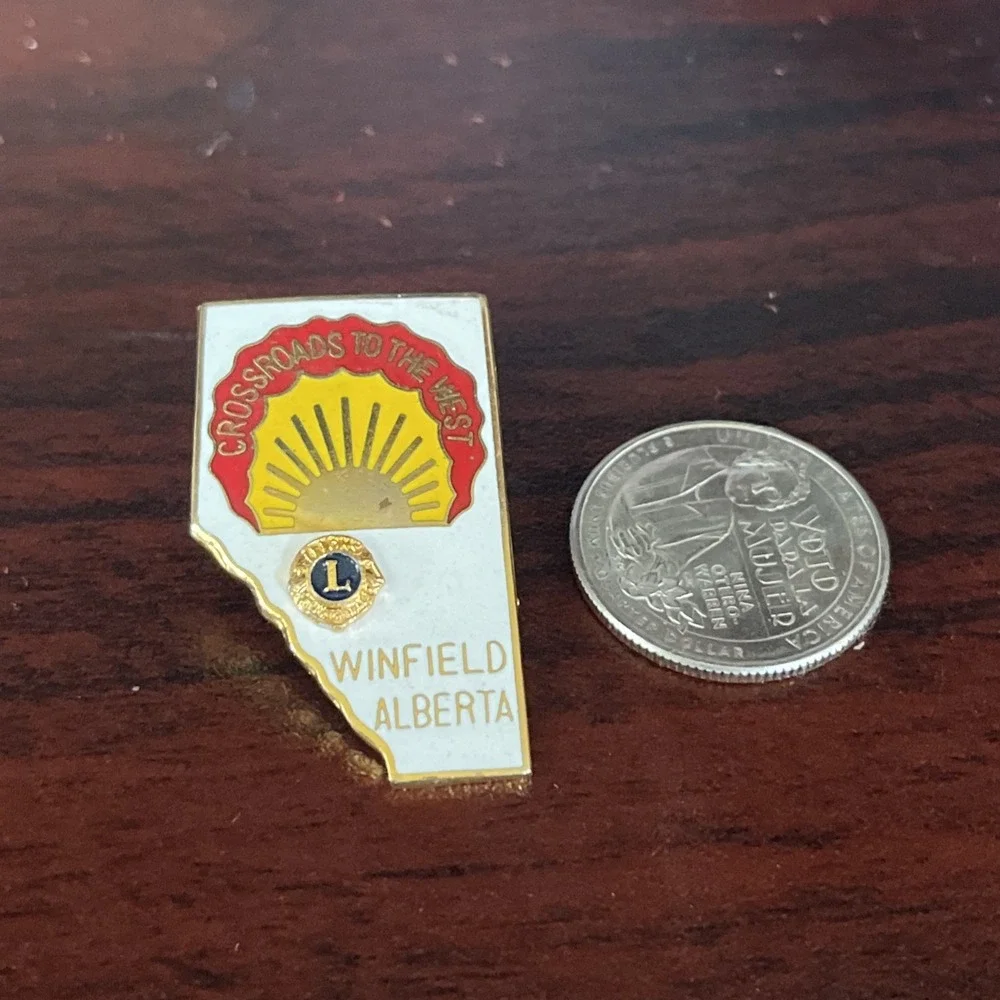 Lions Club Winfield Alberta Crossroads To The West Lapel Hat Pin‎